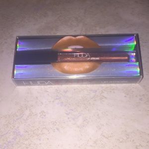 HudaBeauty lipstrobe